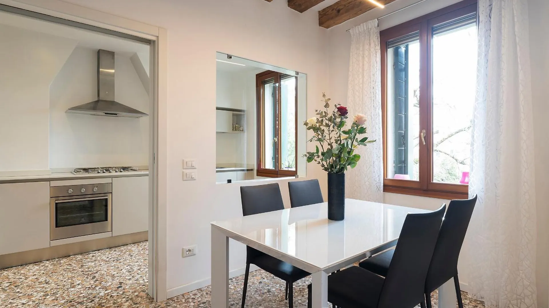 Stupendo Luxury Apartment Canal & Garden View Venice