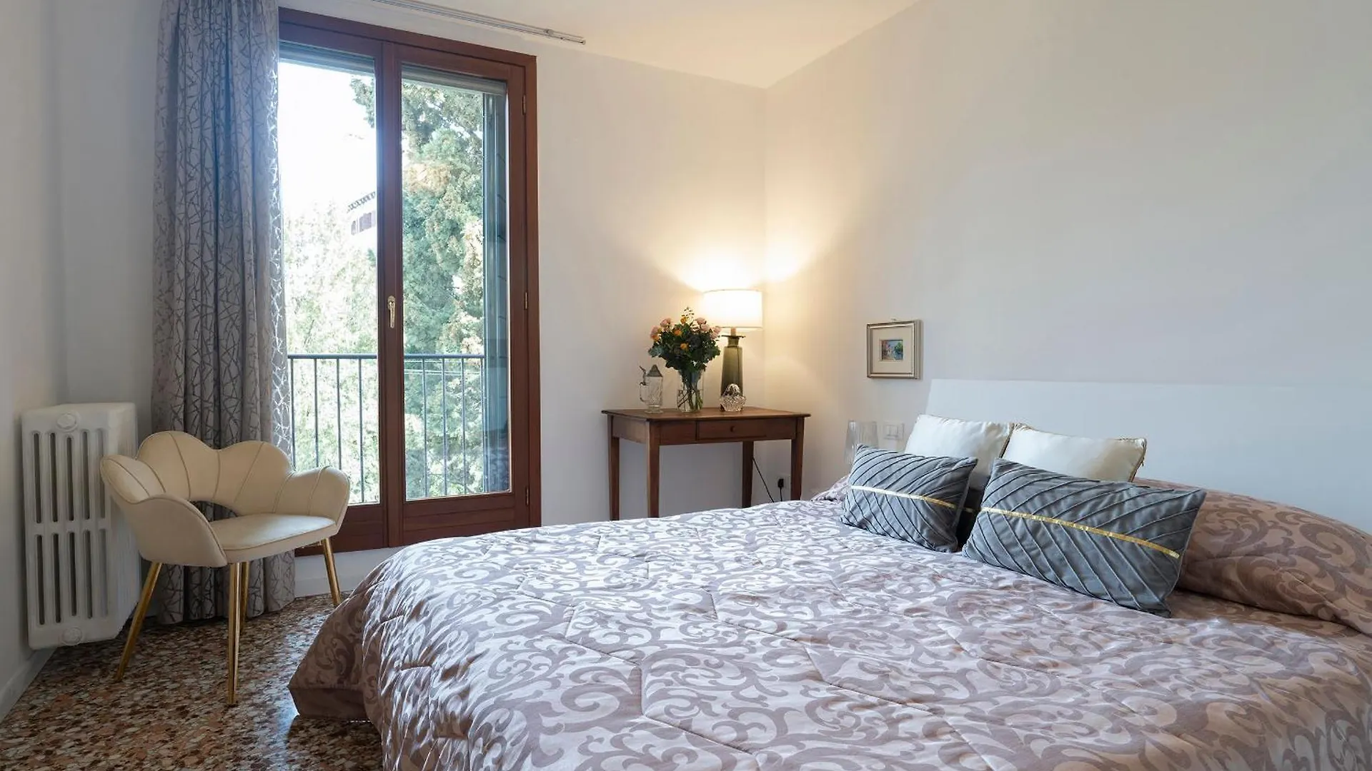 Stupendo Luxury Apartment Canal & Garden View Venice Italy